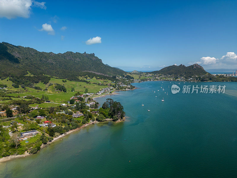 Whangarei Heads在新西兰的空中海岸线景观